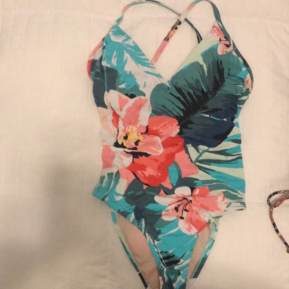 Worn 3X only- size SMALL- one piece by Kona Sol!